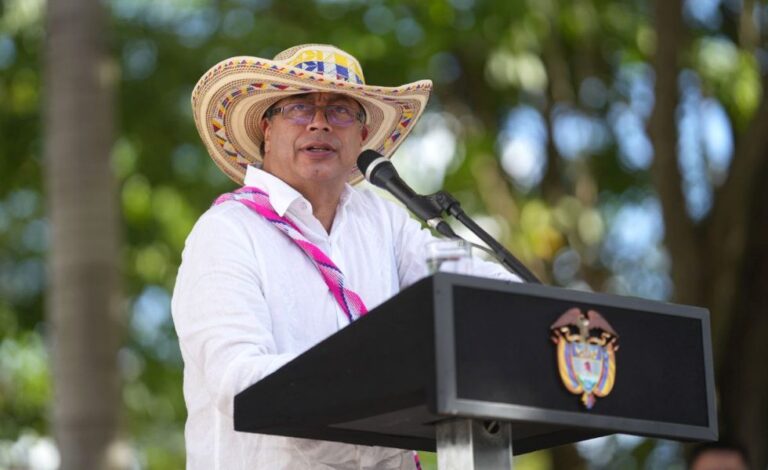 Sombrero-petro-presidente-colombia